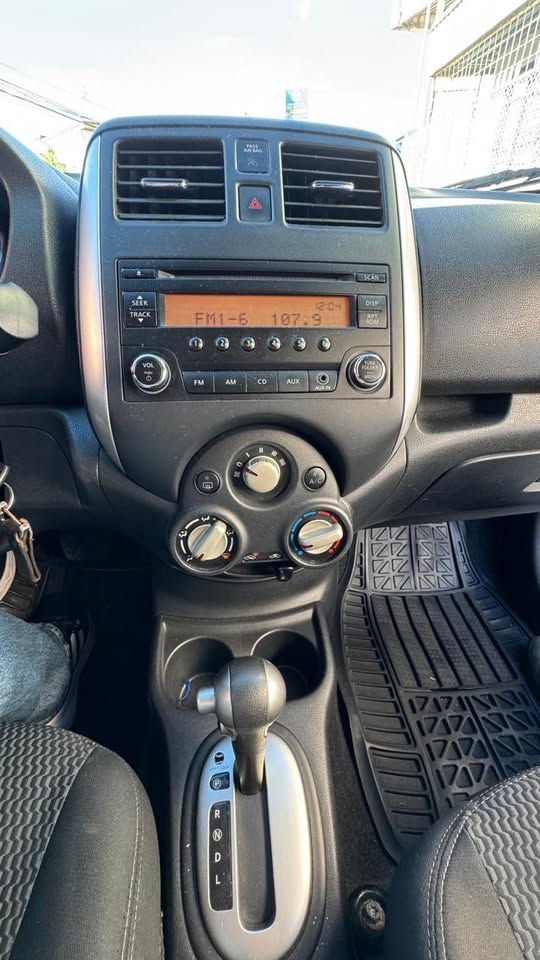 2014 Nissan Versa - foto 3