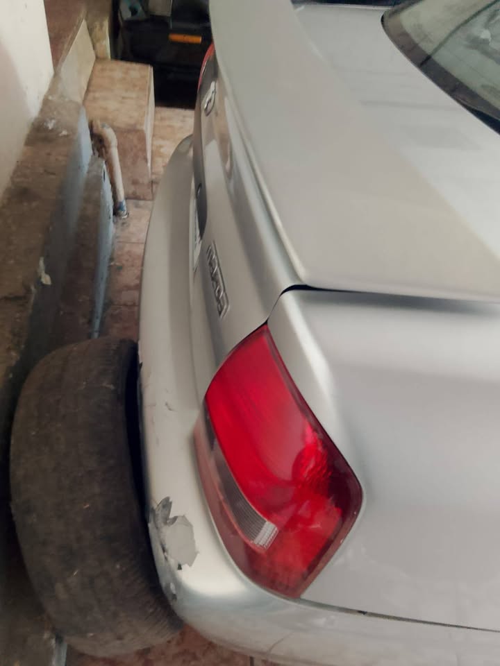 2002 Mazda 323 - foto 4