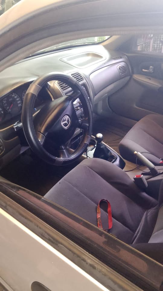 2002 Mazda 323 - foto 5
