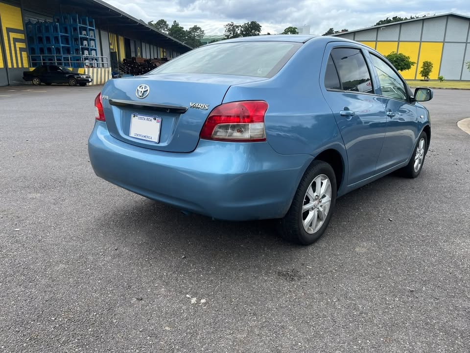 2008 Toyota Yaris - foto 2