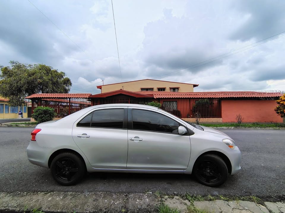 2012 Toyota Yaris - foto 5