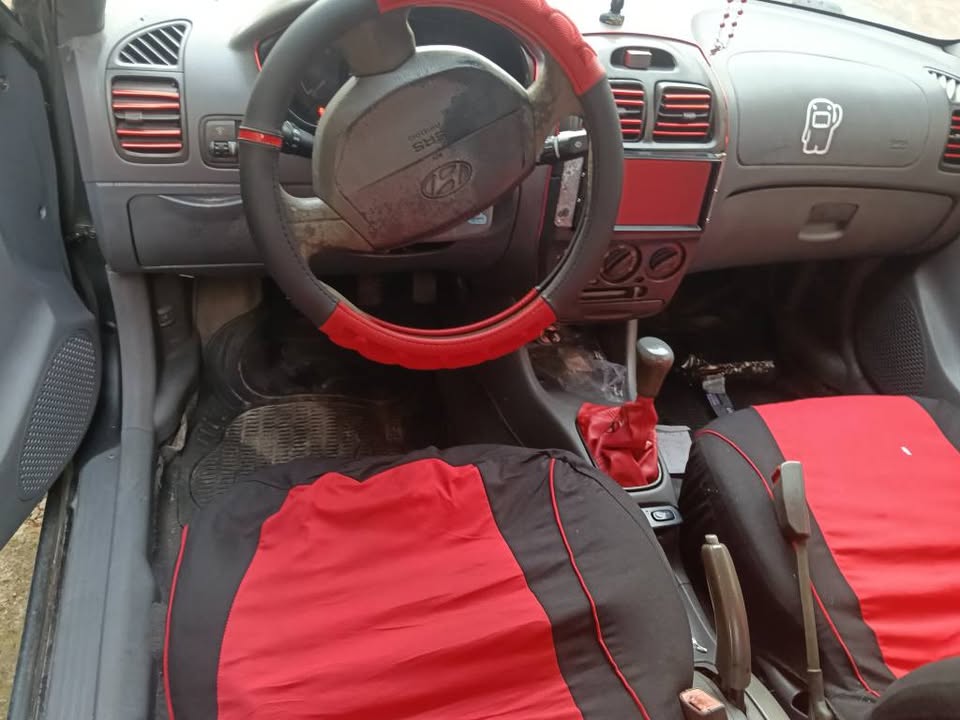 2001 Hyundai Accent - foto 2