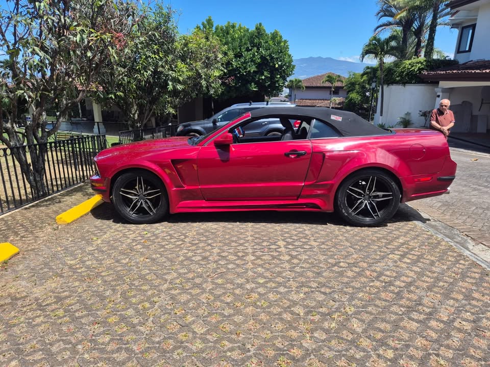 2005 Ford Mustang - foto 2