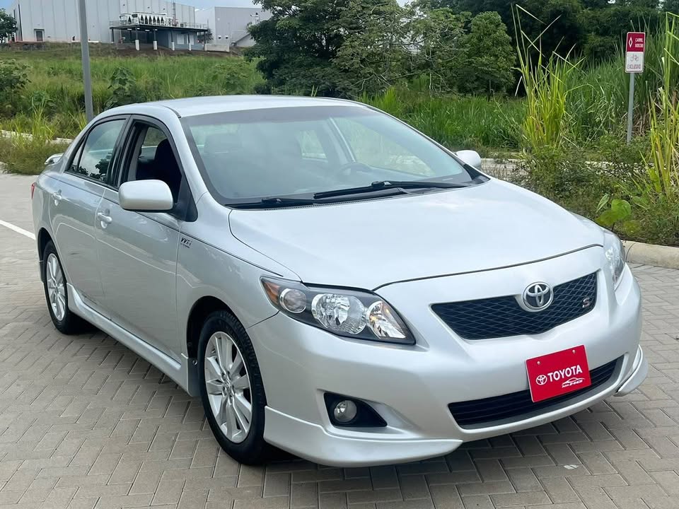 2010 Toyota Corolla - foto 2