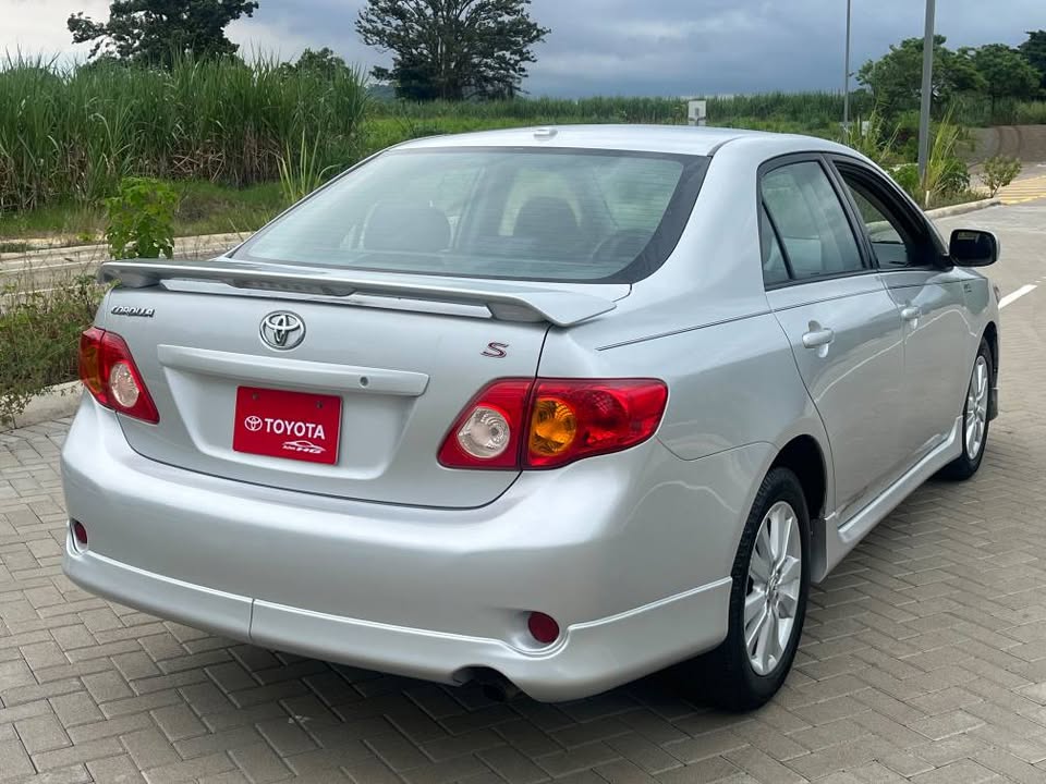 2010 Toyota Corolla - foto 4