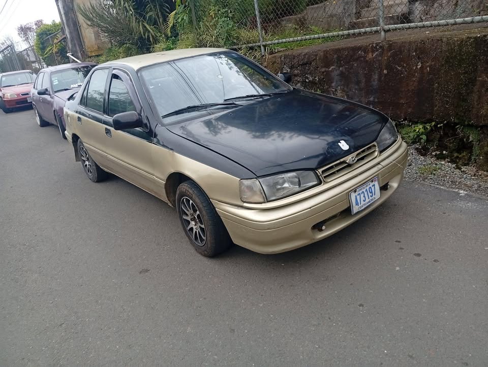 1992 Hyundai Elantra - foto 2