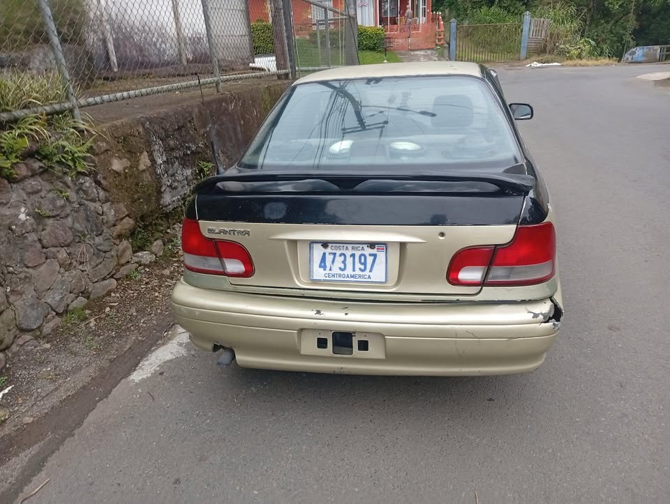 1992 Hyundai Elantra - foto 3