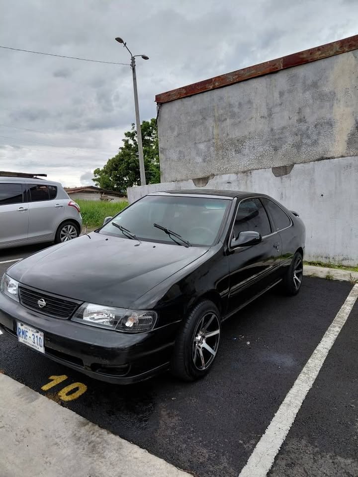 1995 Nissan Sentra - foto 2