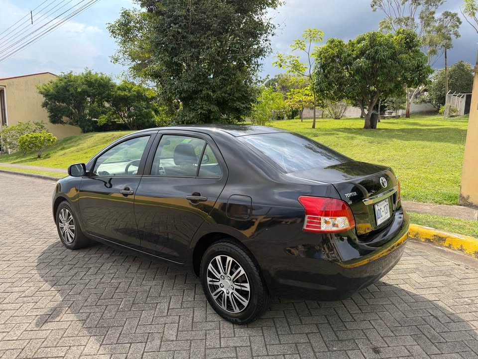 2011 Toyota Yaris - foto 3