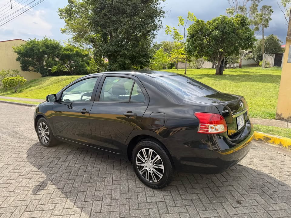 2011 Toyota Yaris - foto 4