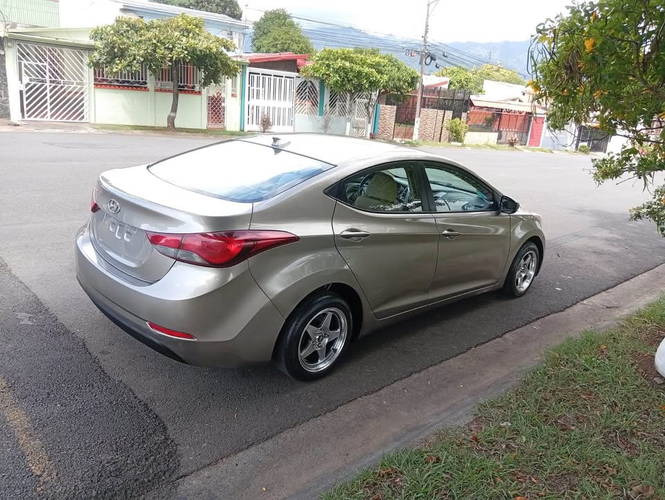 2016 Hyundai Elantra - foto 3