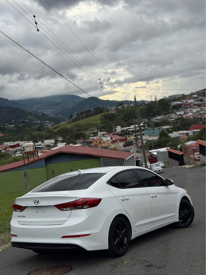 2018 Hyundai Elantra - foto 2
