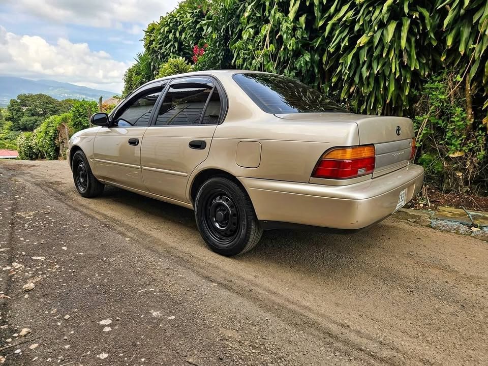 2027 Toyota Corolla - foto 2