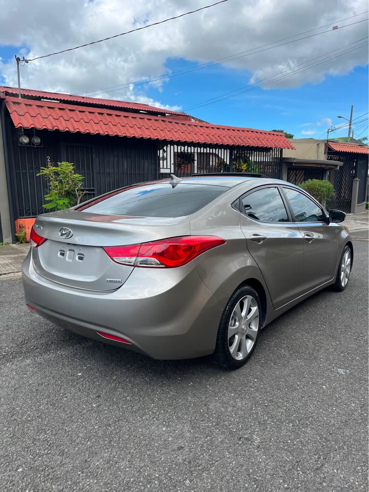 2012 Hyundai Elantra - foto 3