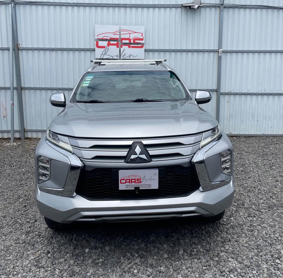 2022 Mitsubishi Montero - foto 2