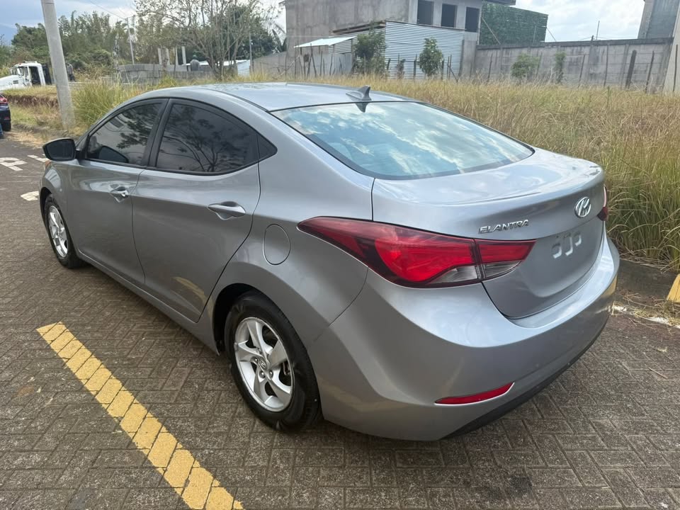 2015 Hyundai Elantra - foto 3