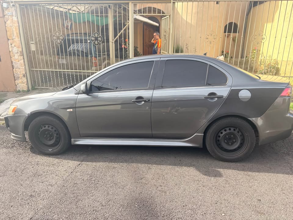 2010 Mitsubishi Lancer - foto 4
