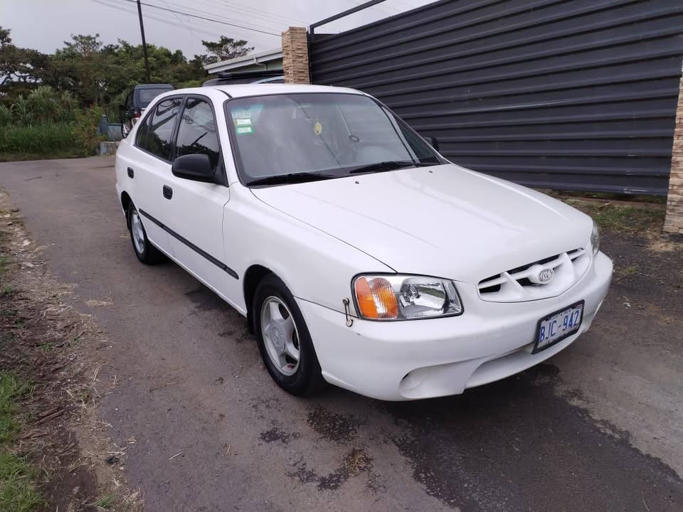 2000 Hyundai Accent - foto 3