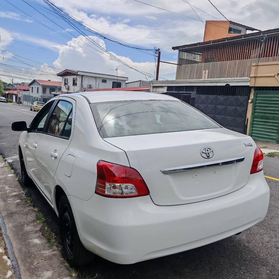 2012 Toyota Yaris - foto 3