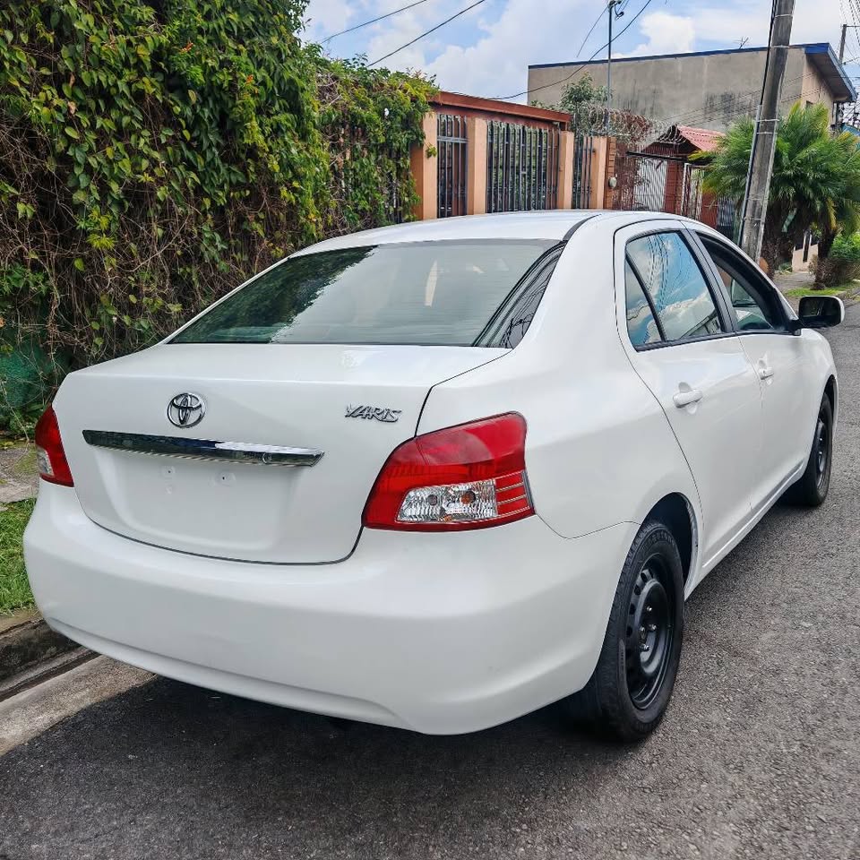 2012 Toyota Yaris - foto 4
