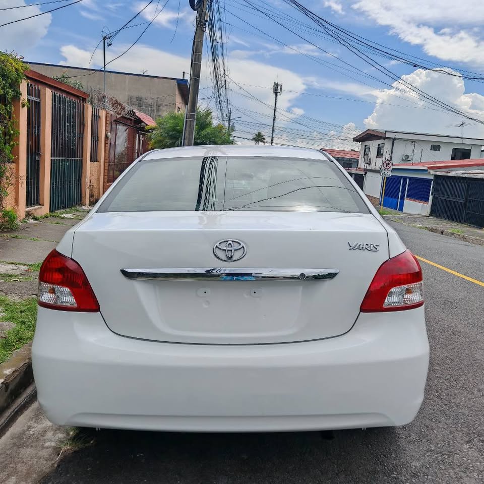 2012 Toyota Yaris - foto 5