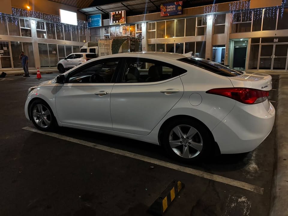 2013 Hyundai Elantra - foto 2