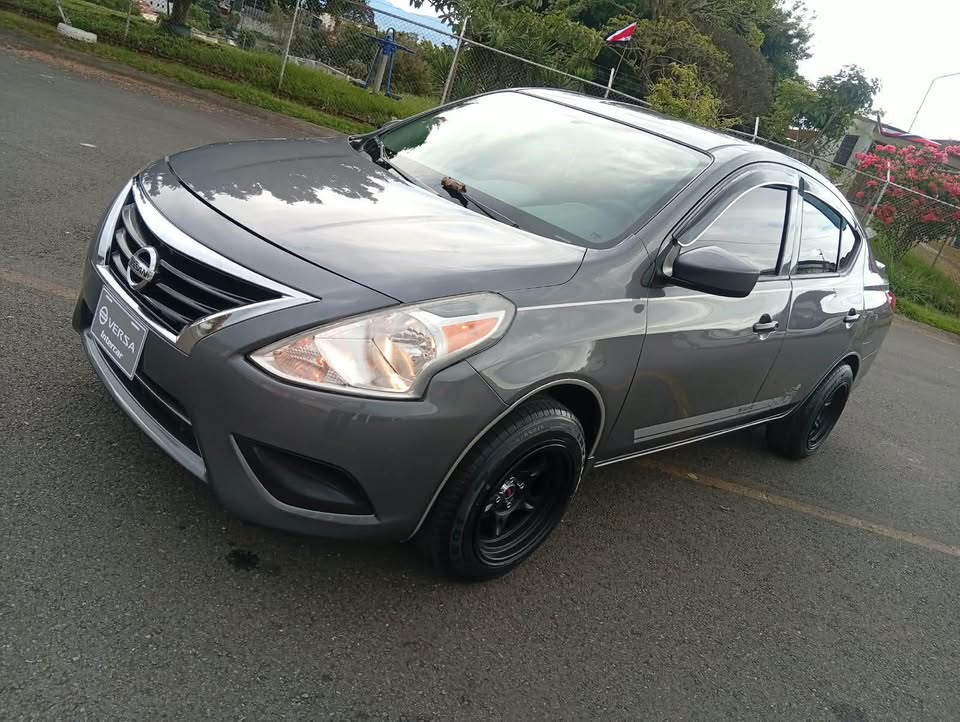 2016 Nissan Versa - foto 2