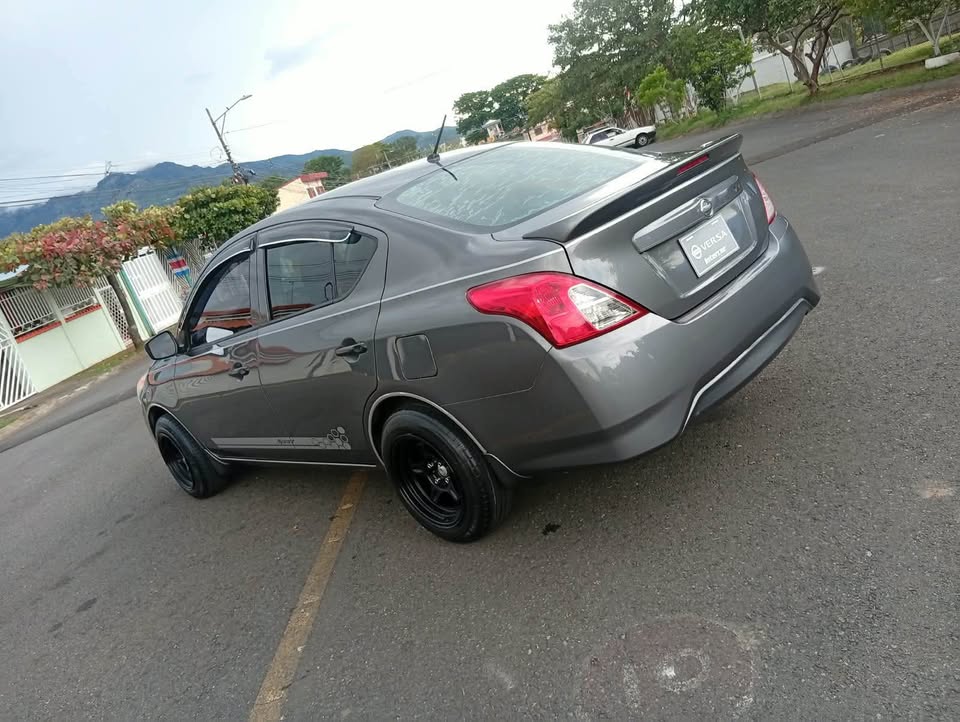 2016 Nissan Versa - foto 3