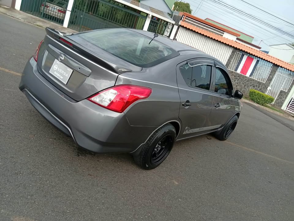 2016 Nissan Versa - foto 4