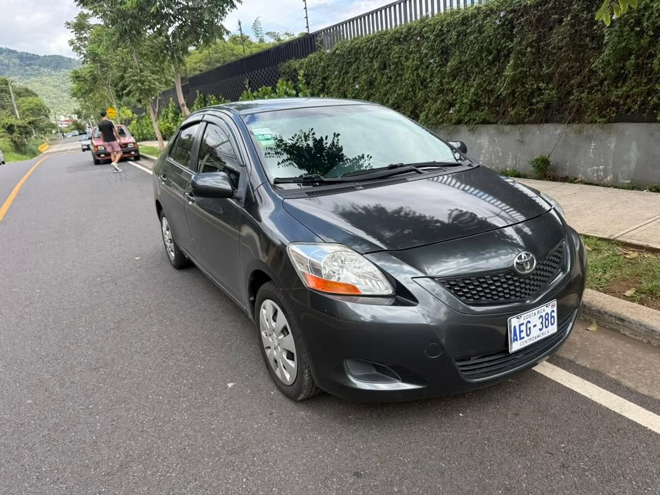 2011 Toyota Yaris - foto 3