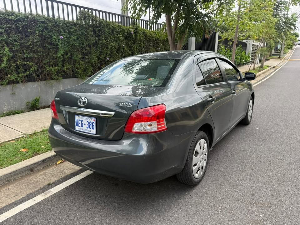 2011 Toyota Yaris - foto 4