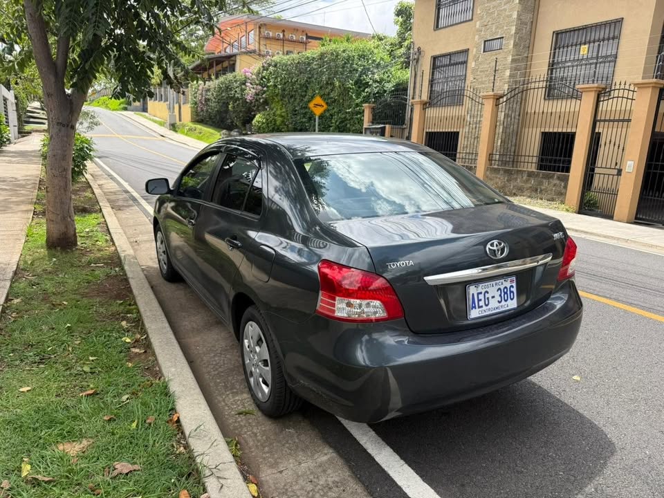 2011 Toyota Yaris - foto 5