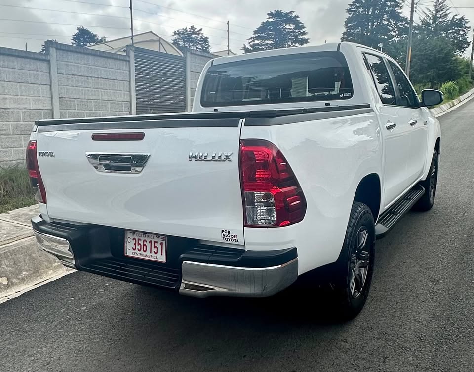 2024 Toyota Hilux - foto 4