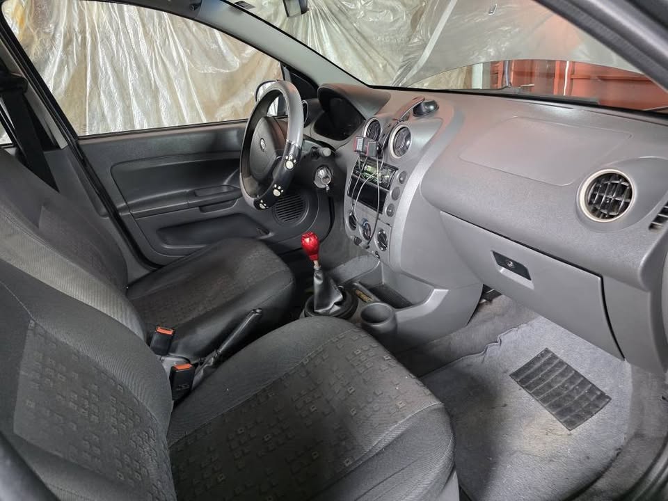 2004 Ford Fiesta - foto 2