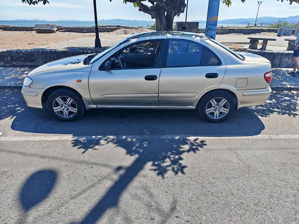 2003 Nissan Almera - foto 2