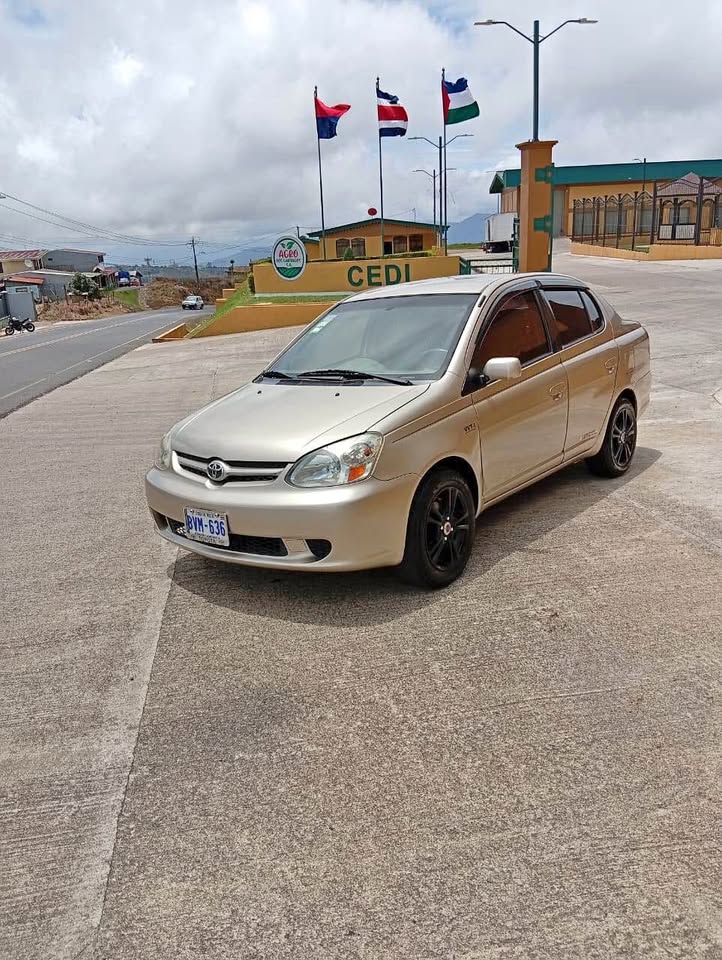 2003 Toyota Yaris - foto 2
