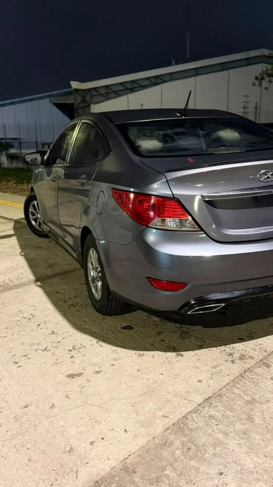 2012 Hyundai Accent - foto 2