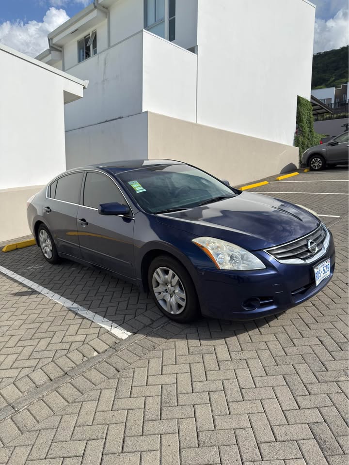 2010 Nissan Other - foto 2