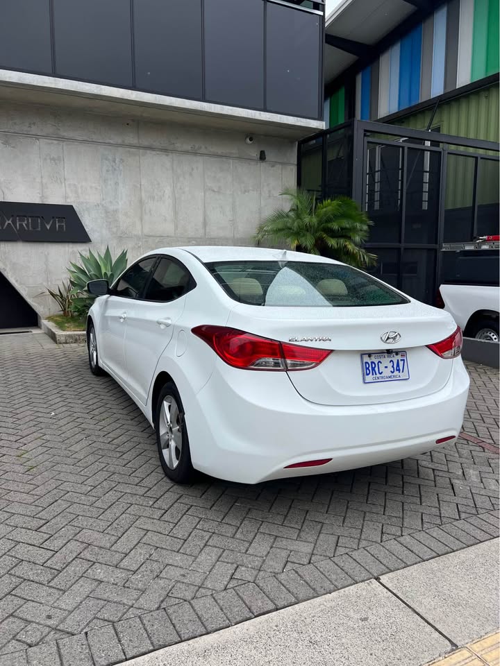 2013 Hyundai Elantra - foto 4