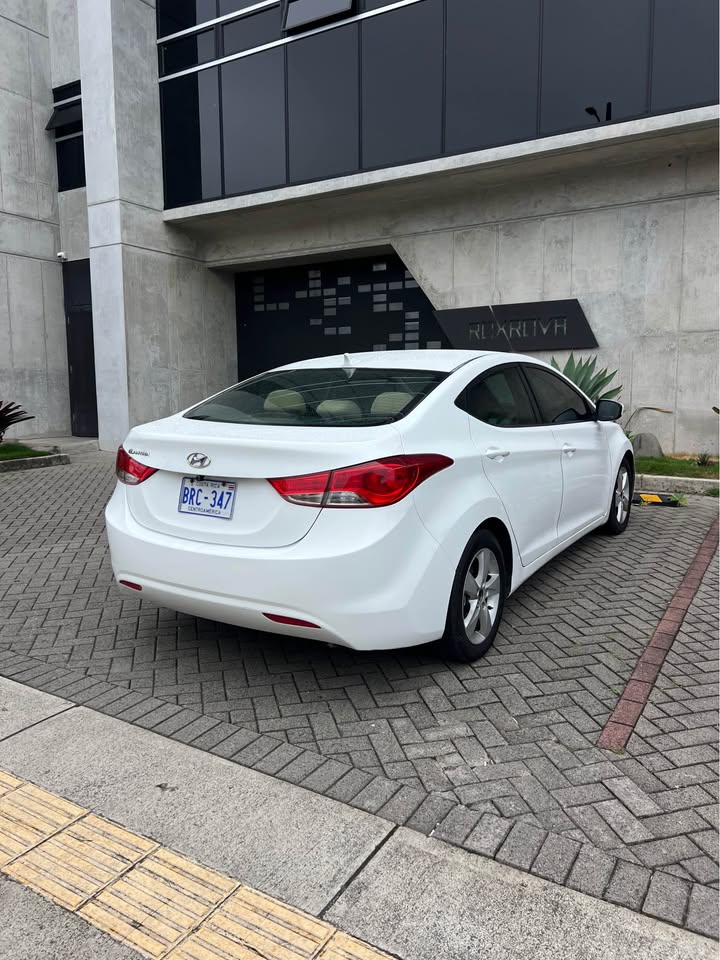 2013 Hyundai Elantra - foto 5
