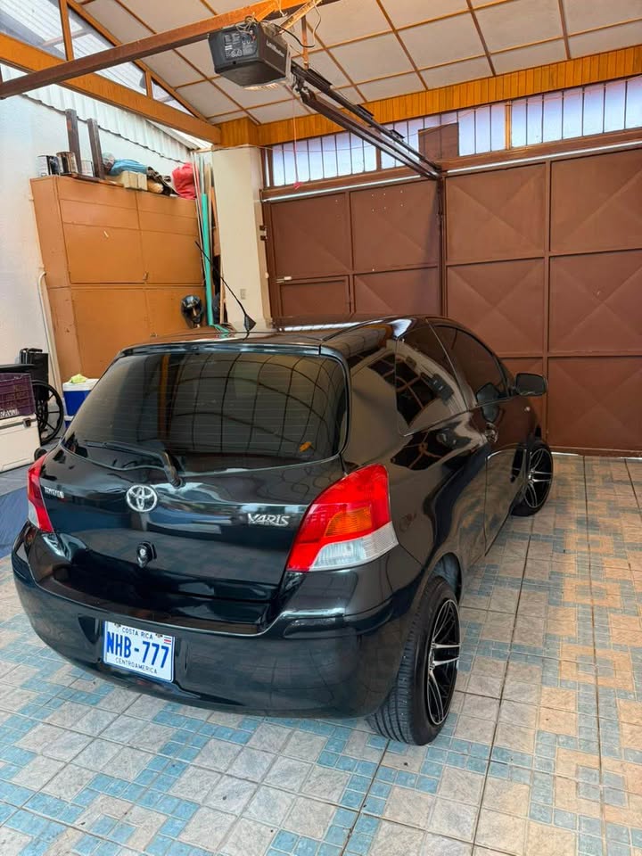 2010 Toyota Yaris - foto 2