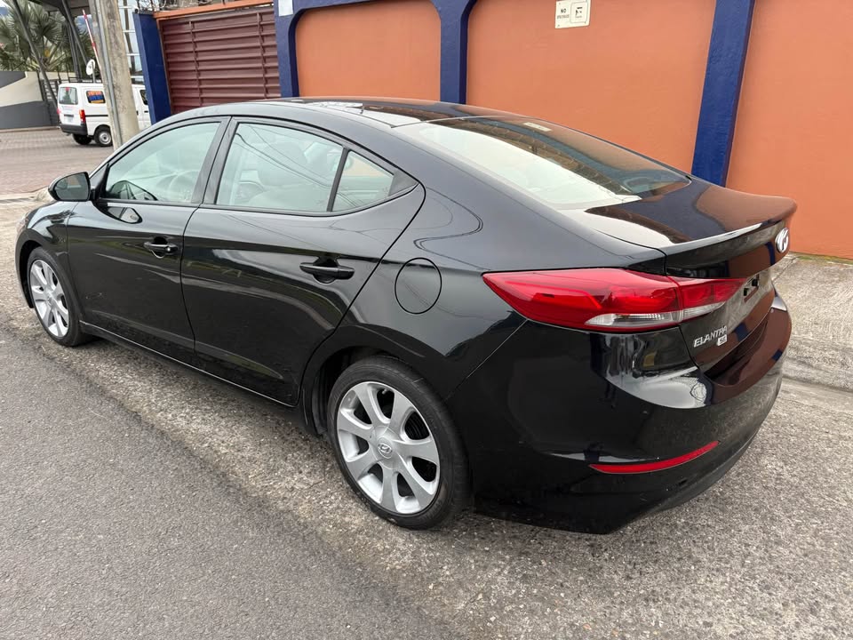 2018 Hyundai Elantra - foto 2