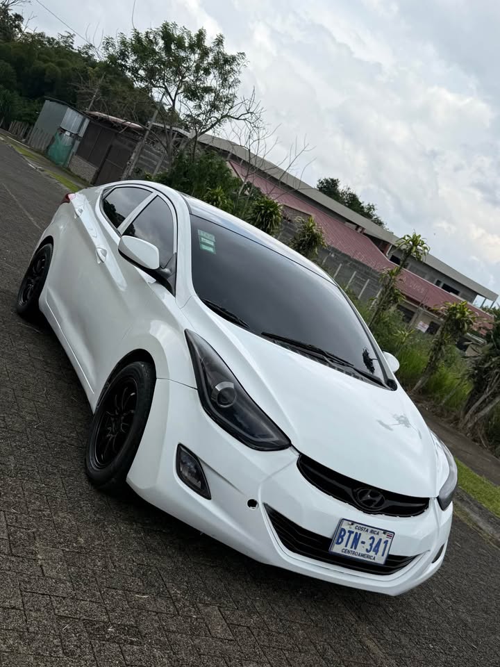 2013 Hyundai Elantra - foto 2