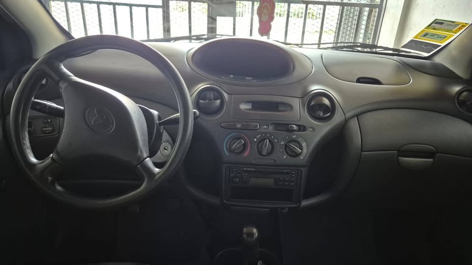 2003 Toyota Yaris - foto 3
