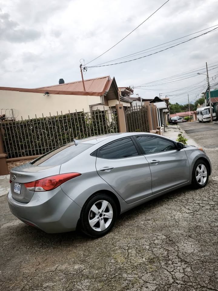 2012 Hyundai Elantra - foto 2