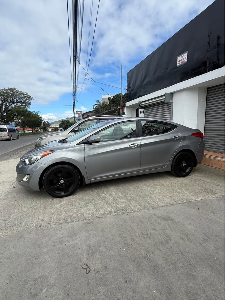 2012 Hyundai Elantra - foto 2