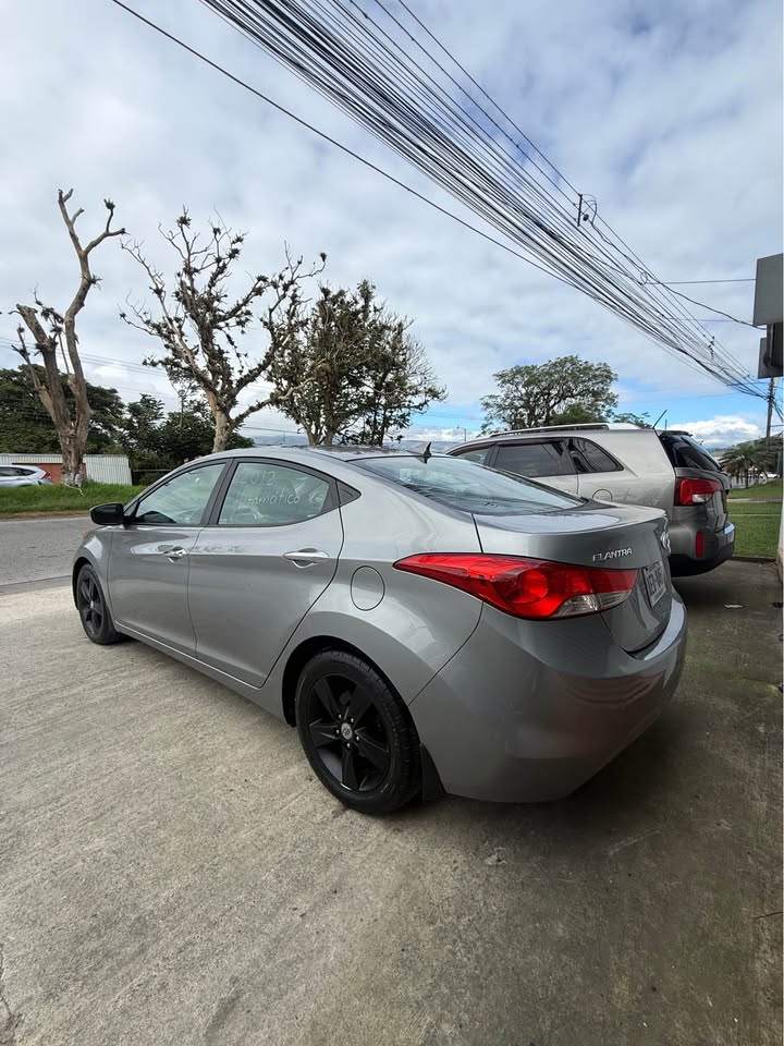 2012 Hyundai Elantra - foto 4