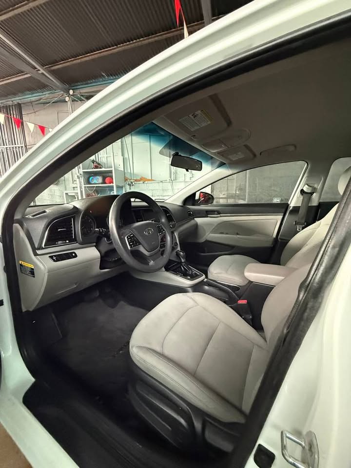 2017 Hyundai Elantra - foto 2