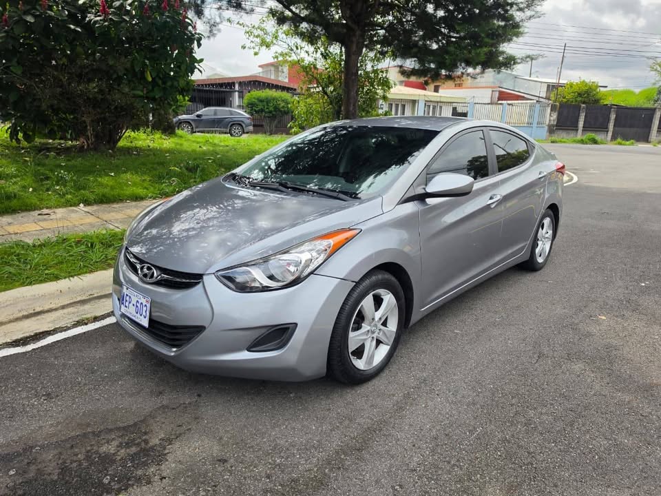 2013 Hyundai Elantra - foto 2