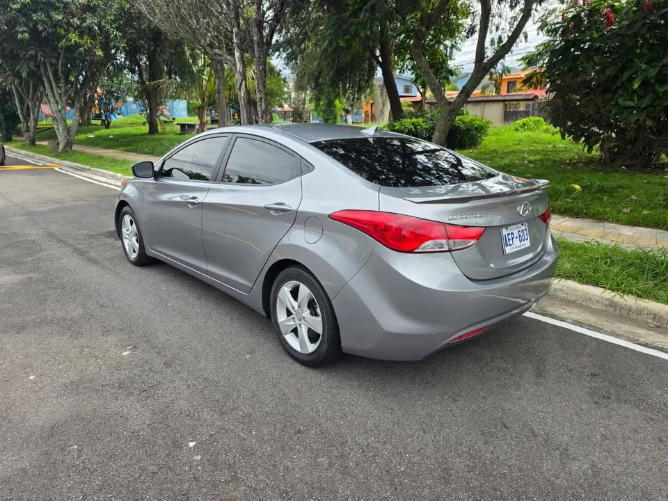 2013 Hyundai Elantra - foto 3